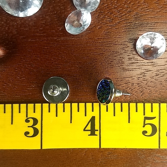 🔥2/$12🔥Mermaid Scale Earrings set by Atelier Sona, NWT, Blue/Green Chromatic - Picture 5 of 6